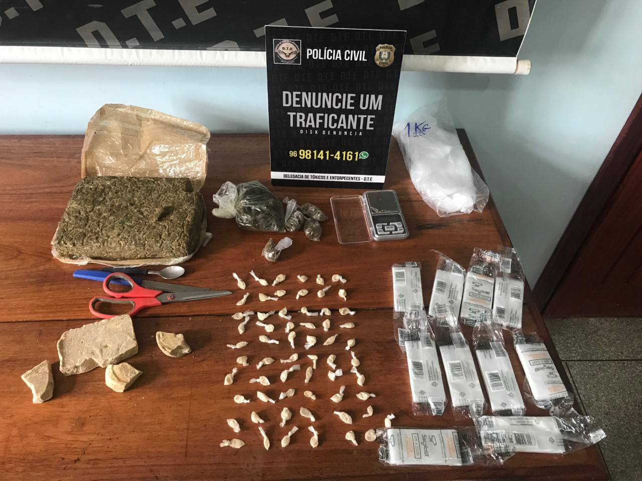 POLÍCIA CIVIL PRENDE MULHER COM MACONHA, CRACK E SKANK EM MACAPÁ